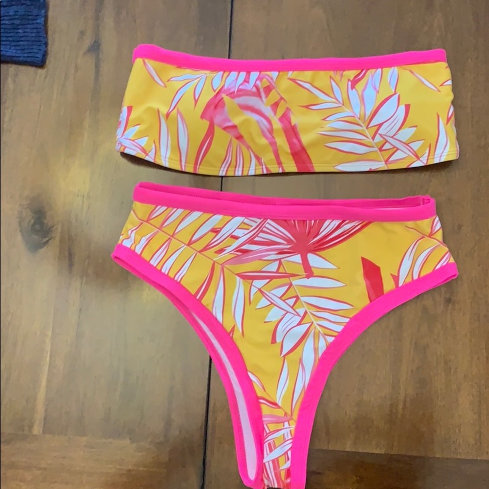 Cupshe two piece . High waist cheeky bottom .